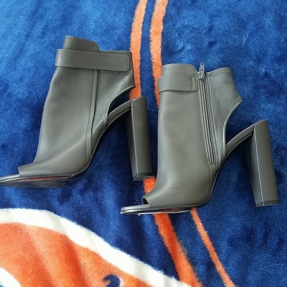 VINCE Bingham Open Toe Bootie Sz 9.5 - Picture 3 of 7